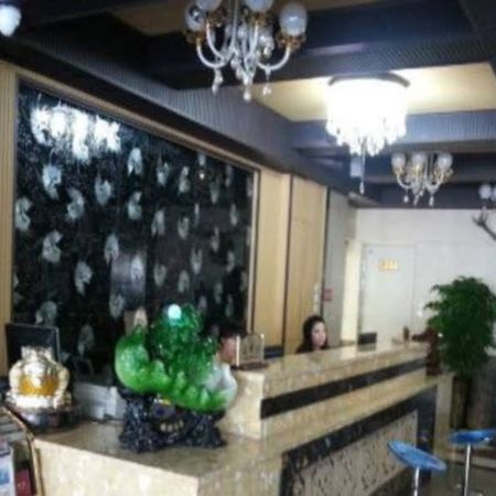 אורומקי Xinhang Hotel מראה חיצוני תמונה
