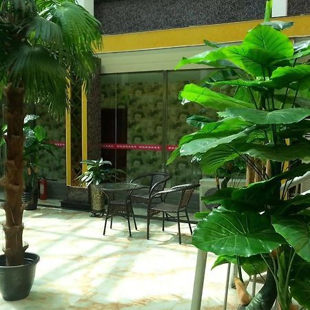 אורומקי Xinhang Hotel מראה חיצוני תמונה