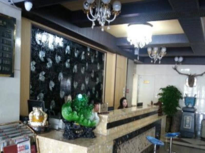 אורומקי Xinhang Hotel מראה חיצוני תמונה