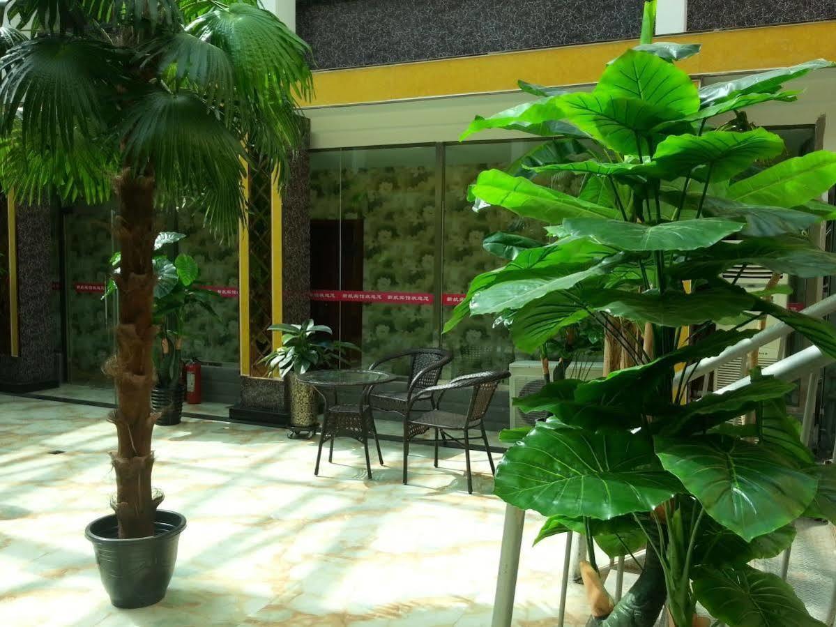 אורומקי Xinhang Hotel מראה חיצוני תמונה